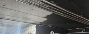 sinisol - nettoyage de suie sur un plafond après un incendie